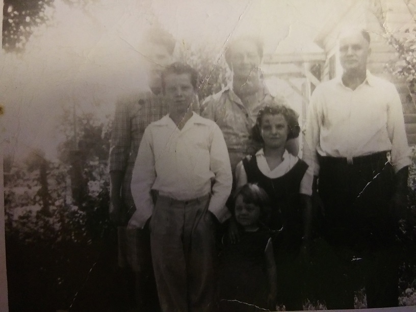 Grandpa Veatch Flossie Stivers mom maurita raymond vernon.jpg